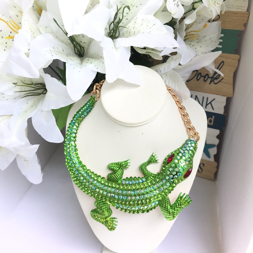 STATEMENT NECKLACE - Picture 8 of 15